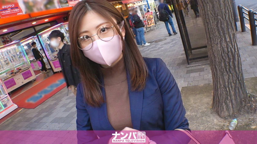 マジ軟派、初撮。 1748 夜通し働いたお疲れお姉さんをナンパ！八重歯が可愛くて胸キュンしたのでホテルに誘ってみると…ムチプリのお尻が激エロ！バックや寝バックのシーンは必見！！