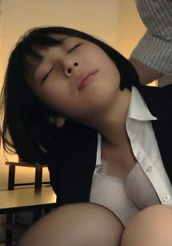 セクハラ老害ジジイの動画コレクション！かわいい系色白ショート社員を毒牙にかける！